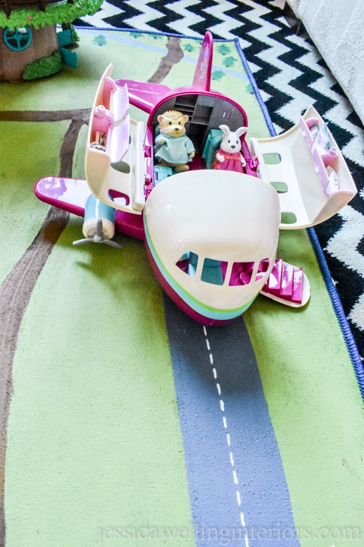 This easy DIY painted play rug is perfect for Li'l Woodzeez, Calico Critters, Little People, and more! It's the perfect mat for hours of imaginative play!﻿