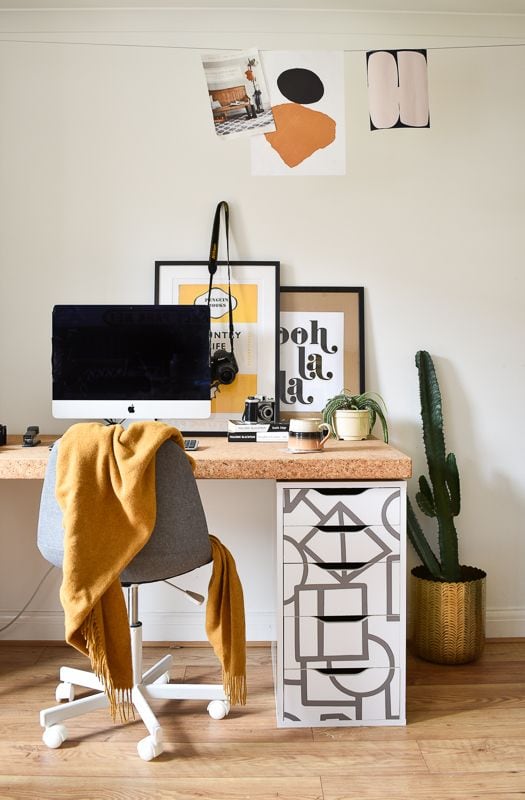  Hack de bureau Ikea Alex avec motif moderne