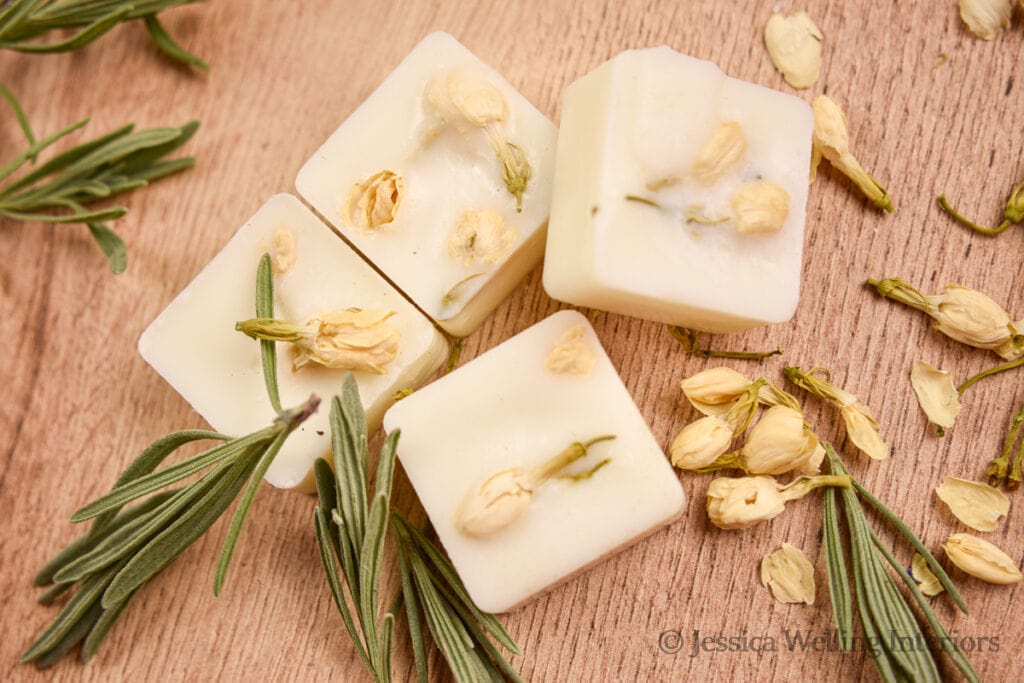 natural soy wax melts with dried jasmine flowers scented with Star Jasmine & Santal Fragrance oil for candles