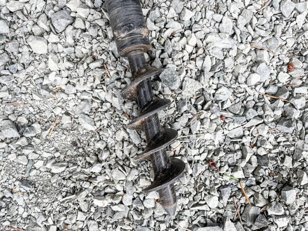 close-up of the end of a screw-in string light pole