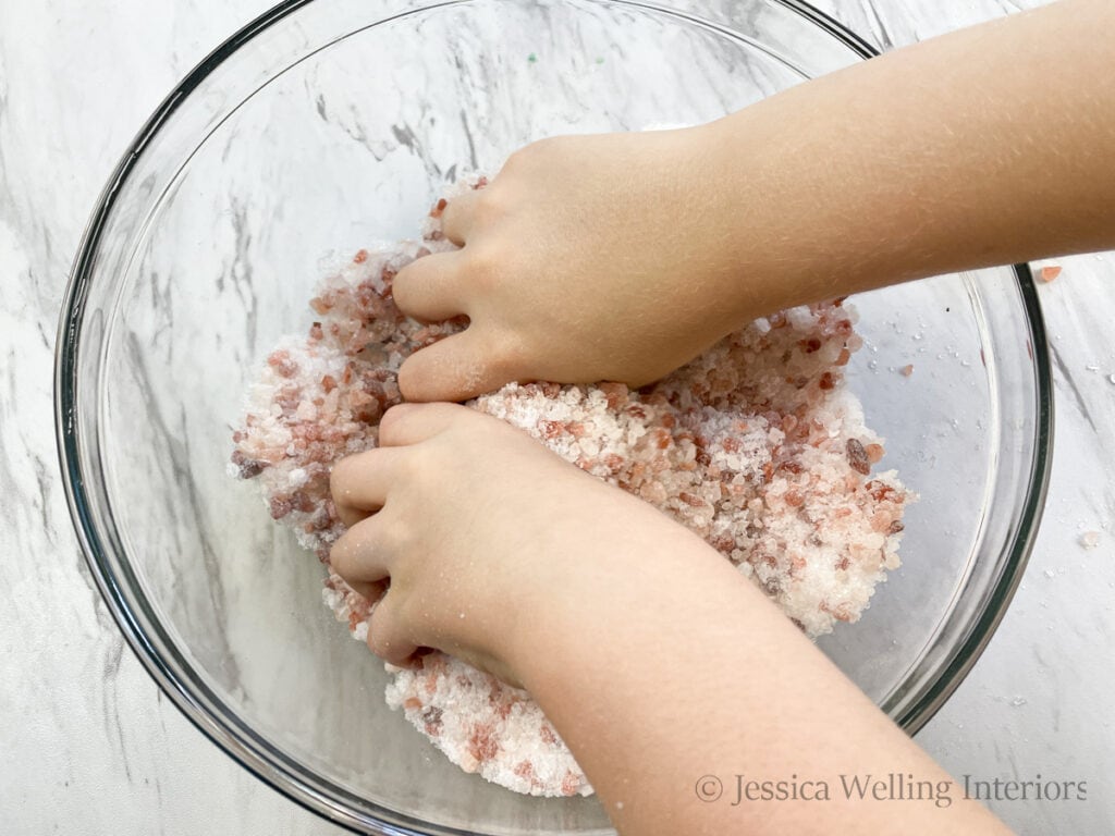 hands mixing Himalayan bath salts