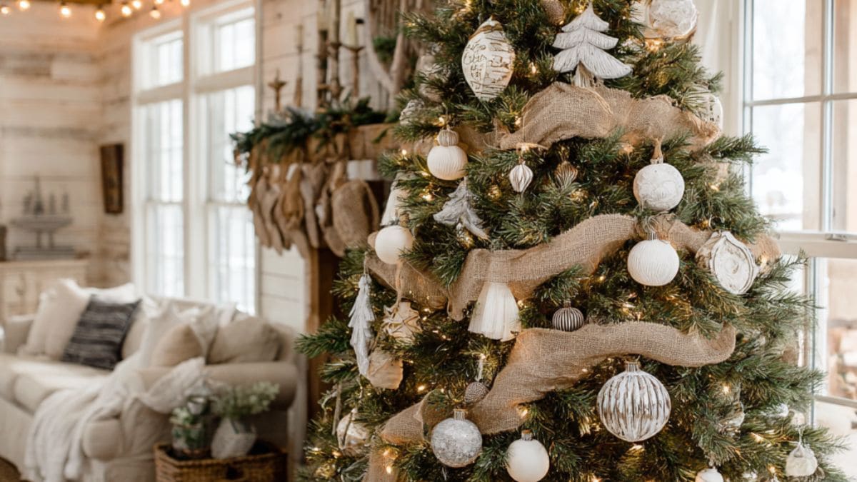 25+ Stunning Christmas Tree Theme Ideas to Inspire Your Holiday Decor